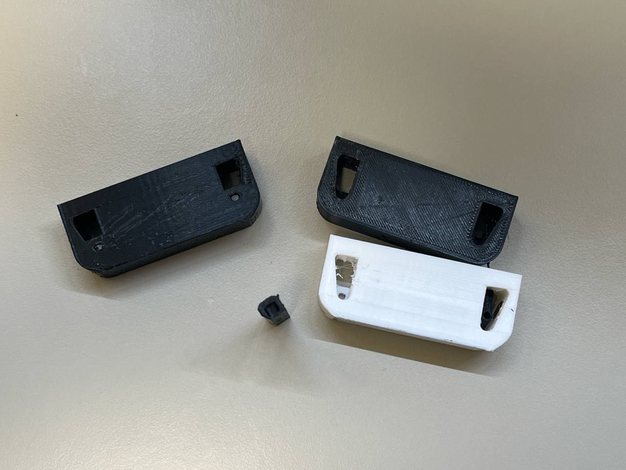 Locking mechanisms for vertical battery charging